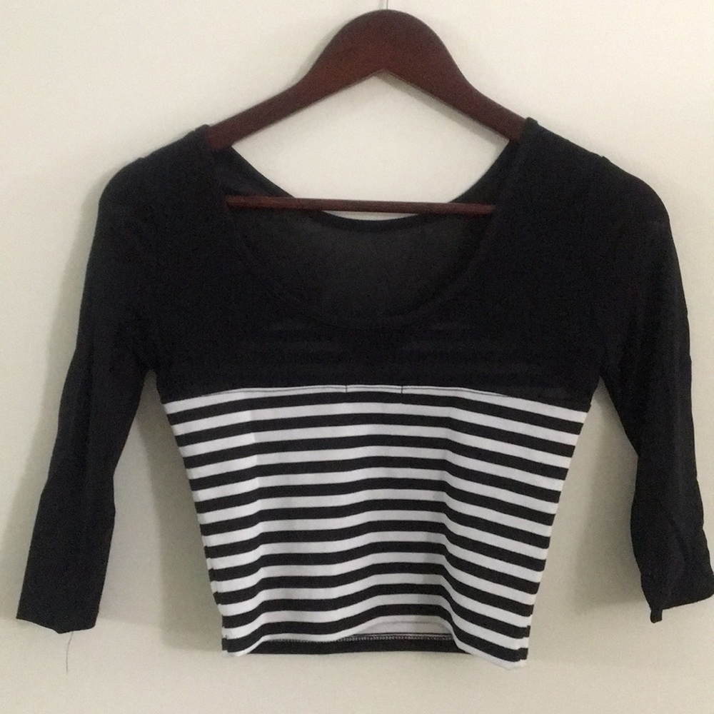 black and white crop top - Picture 3 of 4
